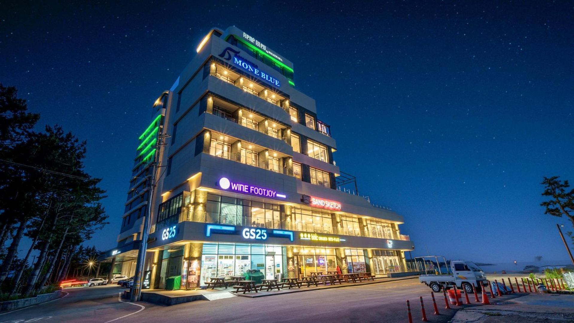 Goseong Moneblue Pension Exteriör bild